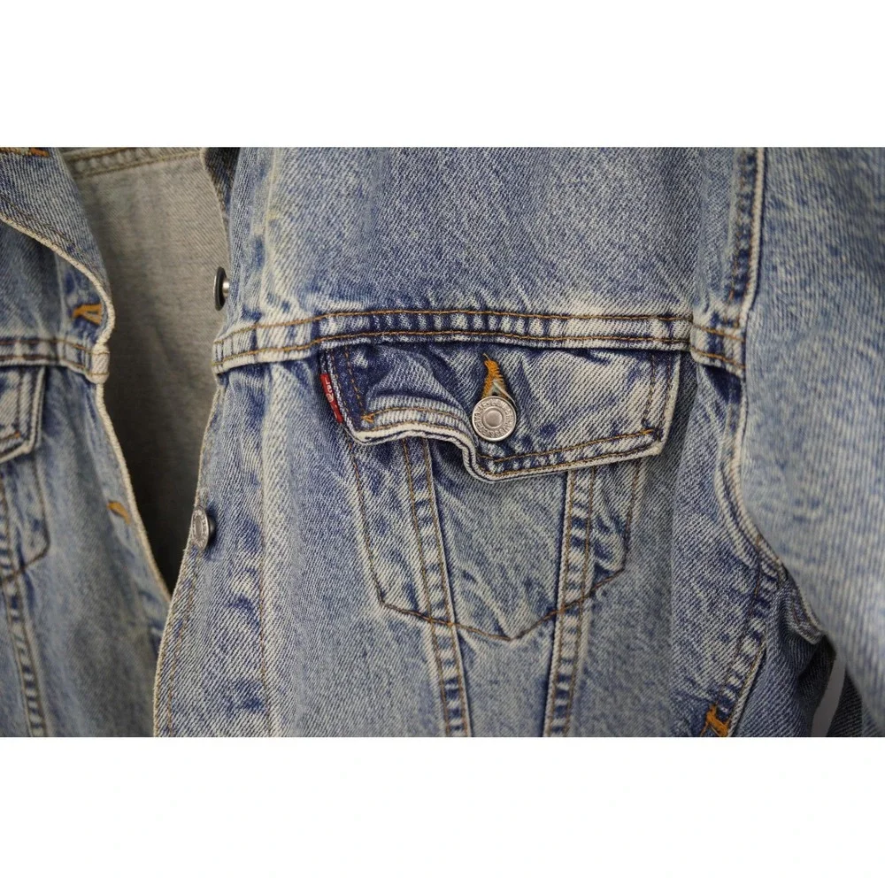 Vintage 90s Levi's Denim Trucker Jacket Mens M Light Wash Blue Cotton Button Up - Picture 7 of 13